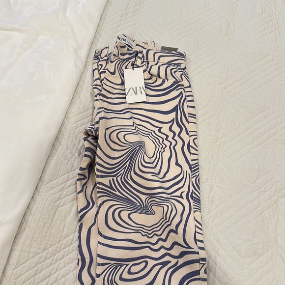 Zara High Rise Regular Length Printed Jeans - Picture 5 of 5